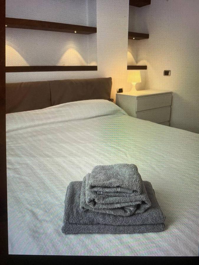 Ferienwohnung S.Ambrogio/Duomo •Jacuzzi • Luxury •Design Mailand Exterior foto